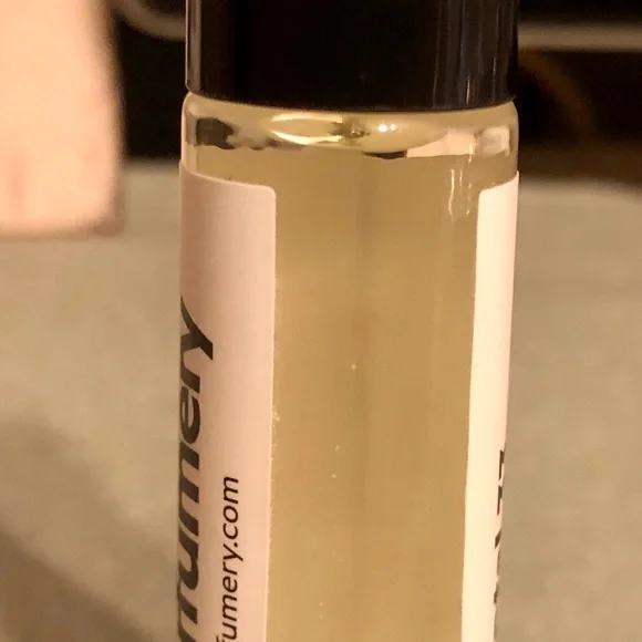 Le Labo Santal 33 scent - Picture 2 of 3